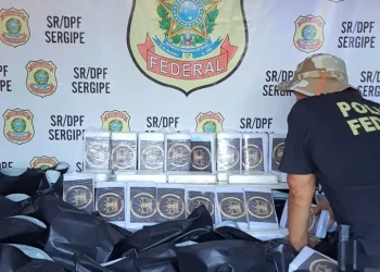 Embarcação com mais de 1 tonelada de cocaína avaliada em 65 milhões é apreendida em Sergipe