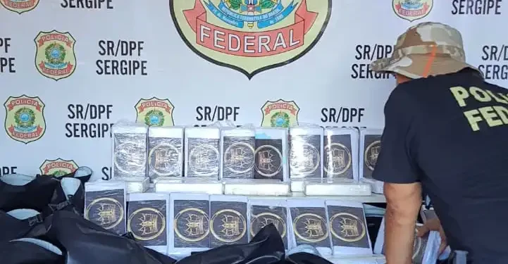Embarcação com mais de 1 tonelada de cocaína avaliada em 65 milhões é apreendida em Sergipe