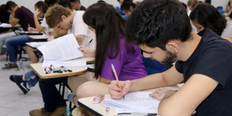 Estudantes têm até 31 de agosto para renegociar dívidas do Fies