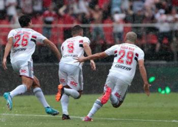 Calleri decide novamente, e São Paulo vence o Corinthians em estreia de Vítor Pereira
