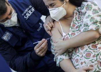 Presidente sanciona lei que prevê retorno de grávidas ao presencial