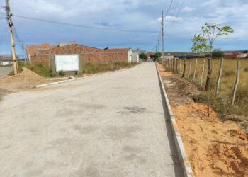 Pavimentação granítica em povoado de Simão Dias leva qualidade de vida para moradores