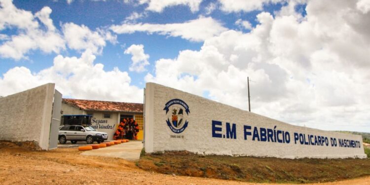 Prefeitura reinaugura sexta unidade escolar em Simão Dias