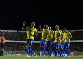 Brasil goleia a Bolívia, alcança melhor campanha das Eliminatórias e assume liderança do ranking da Fifa