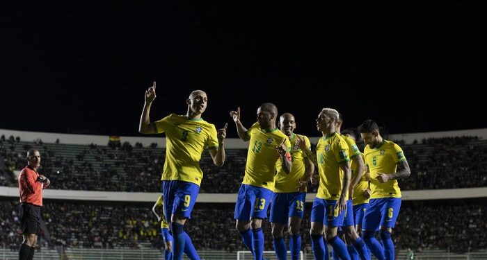 Brasil goleia a Bolívia, alcança melhor campanha das Eliminatórias e assume liderança do ranking da Fifa