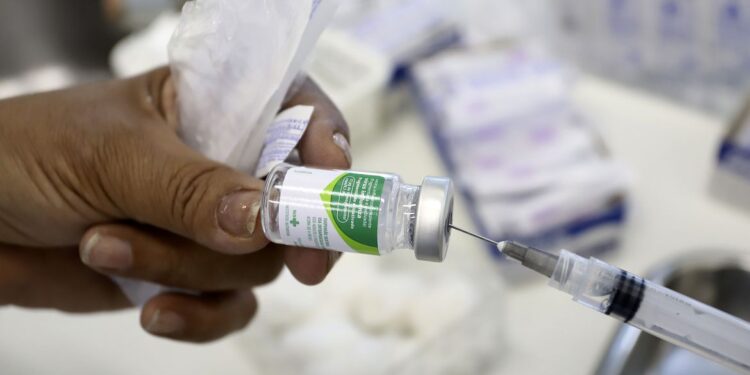 Campanha nacional de vacinação contra a gripe começa em 4 de abril