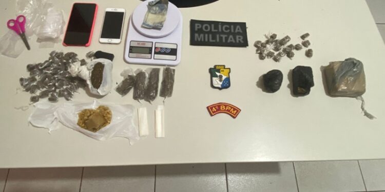Polícia Militar prende traficantes com maconha e crack em Canindé
