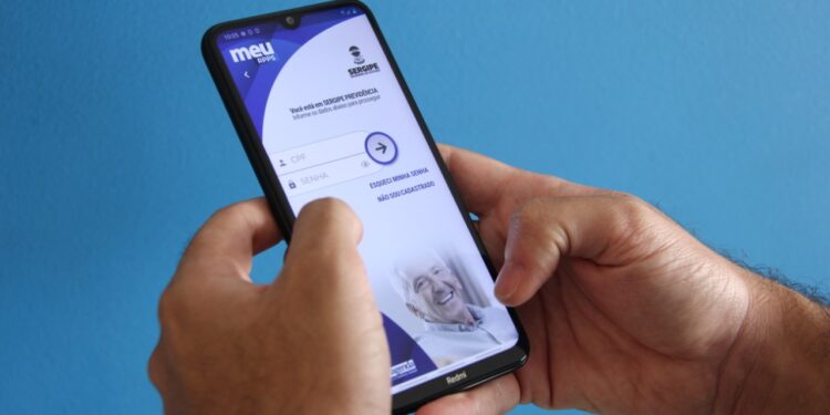 Aposentados e pensionistas aniversariantes de março devem fazer Prova de Vida até dia 31, por aplicativo