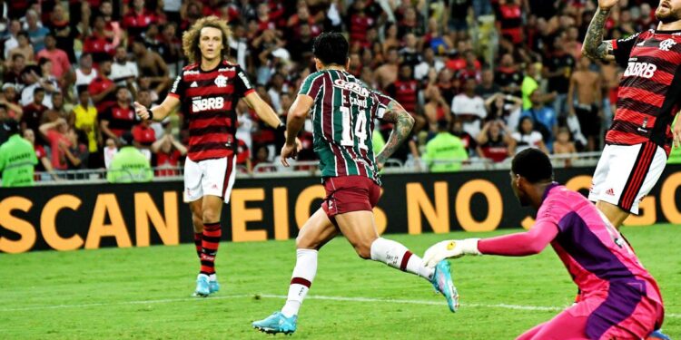 Carioca: Cano marca dois e Fluminense supera Flamengo no Maracanã