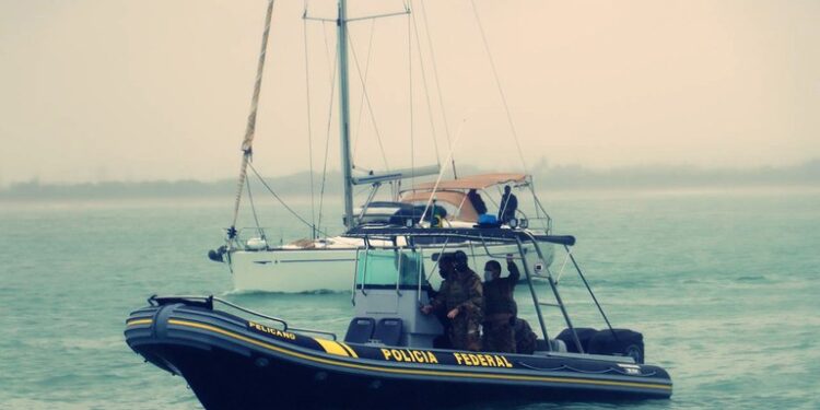 Pesca de arrasto irregular é alvo de operação da policia federal no litoral de Sergipe