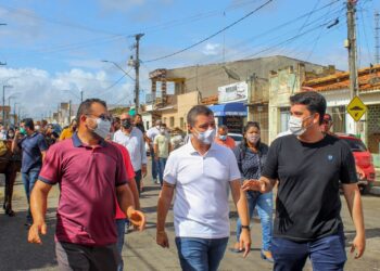 Pré-candidato ao Governo, Fábio Mitidieri visita Muribeca
