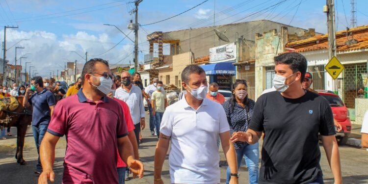 Pré-candidato ao Governo, Fábio Mitidieri visita Muribeca