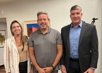 Cristiano e Silvany dialogam com o presidente da Câmara dos Deputados sobre importância do Projeto Carnalita
