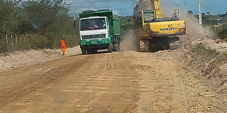 Recuperação da rodovia entre Riachão do Dantas e Simão Dias facilitará transporte de cargas e escoamento da produção