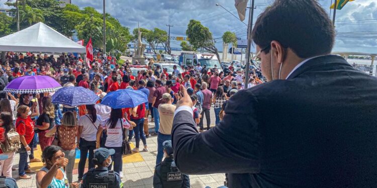 Talysson vota com os servidores e contra o Governo