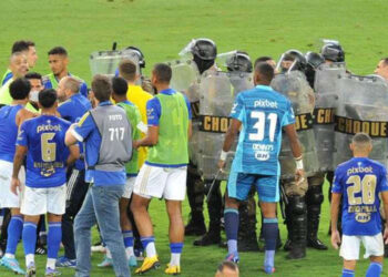 Marco Antônio sinaliza que Cruzeiro foi ‘roubado’ em derrota para Atlético