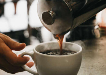 Personal trainer morre após ingerir cafeína equivalente a 200 xícaras de café