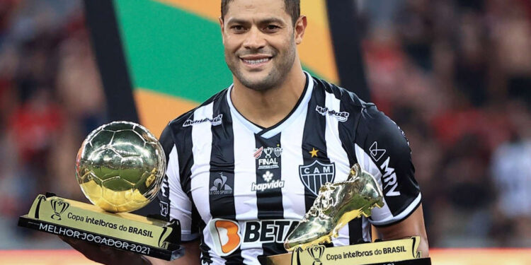 Diretor do Atlético Mineiro confirma sondagens por Hulk, que pode deixar o clube