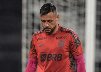 “Entrou em rota de colisão”; Paulo Sousa não aprova medalhão, que é ‘descartado’ e vai deixar o Flamengo