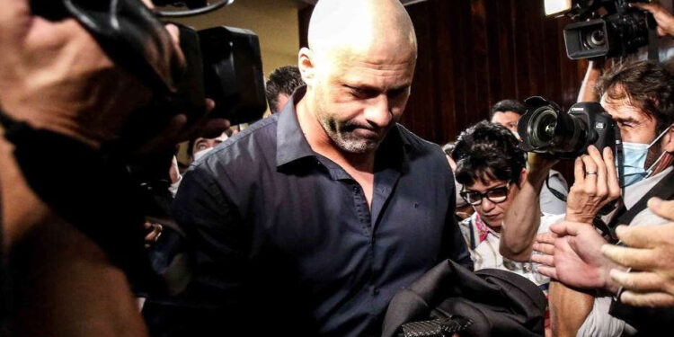 Daniel Silveira desiste de ficar na Câmara e diz que irá colocar tornozeleira