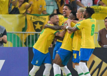 Nos braços do povo! Brasil goleia o Chile no Maracanã e se despede com festa rumo à Copa do Mundo
