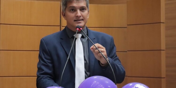 Dr. Samuel critica insistência do Governo por PSS em detrimento de concurso