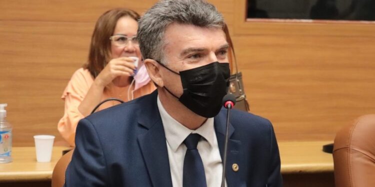 Garibalde propõe projeto que beneficie servidores da Cohidro