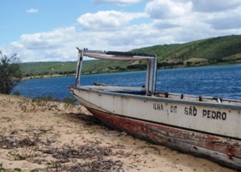 Índios Xocós que ficaram ilhados em Porto da Folha ganham transporte fluvial
