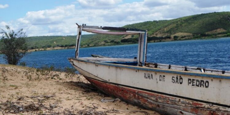 Índios Xocós que ficaram ilhados em Porto da Folha ganham transporte fluvial