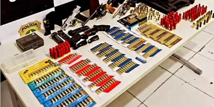 Denarc prende suspeitos de integrar grupo voltado ao tráfico de armas e munições em São Cristóvão