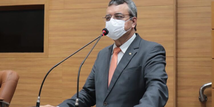 Luciano Pimentel manifesta preocupação com o preço do combustível no Brasil