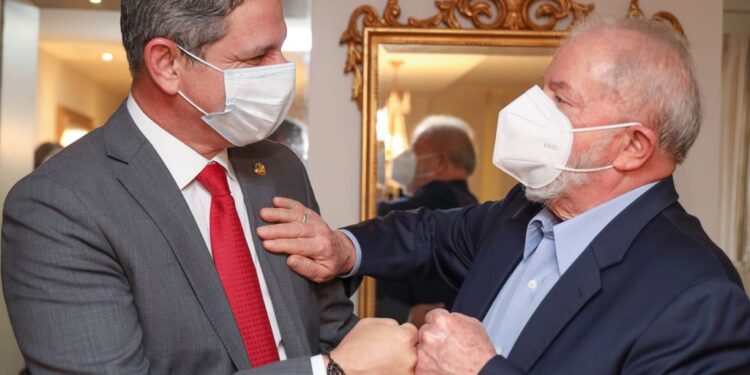 Pré-candidatura de Rogério Carvalho ao Governo de Sergipe recebe apoio nacional