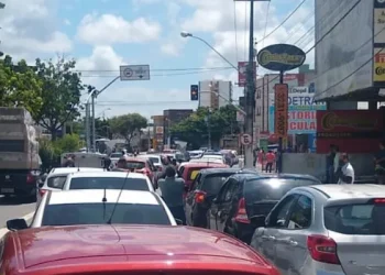 Motoristas de app protestam contra reajustes nas tarifas e preços de combustíveis