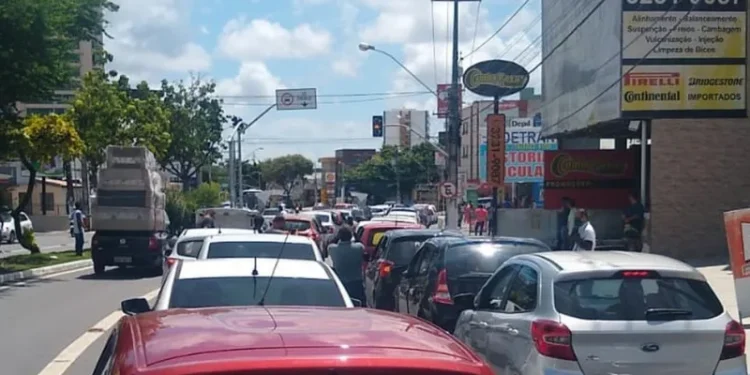 Motoristas de app protestam contra reajustes nas tarifas e preços de combustíveis
