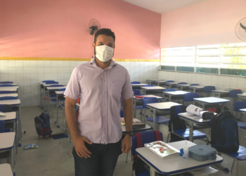 Anderson de Tuca visita escola municipal para fiscalizar