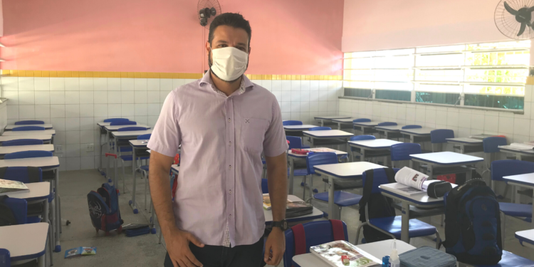 Anderson de Tuca visita escola municipal para fiscalizar