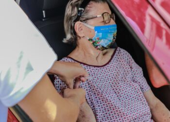 Sergipe começa a imunizar idosos com 70 anos ou mais com a 4ª dose da vacina contra a Covid-19
