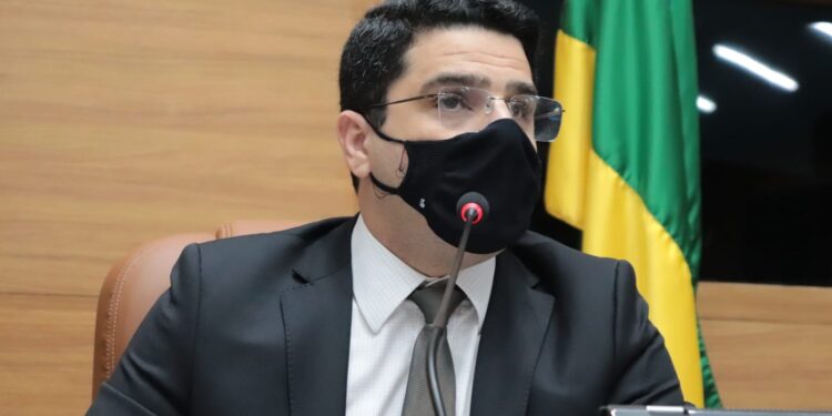 Jeferson solicita redutores de velocidade para povoado de Estância
