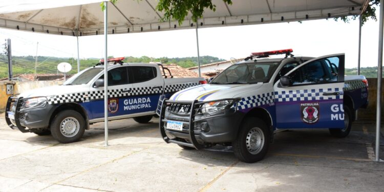 Prefeitura de Socorro entrega dois novos veículos à Guarda Municipal