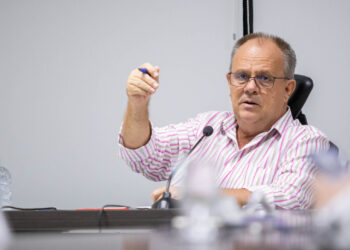Comitê flexibiliza uso de máscaras e mantém restrições para eventos em municípios com menos de 75% de imunização