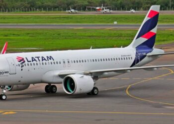 Latam suspende 21 voos nacionais devido ao aumento dos combustíveis