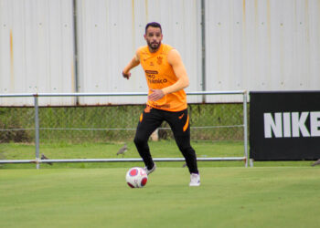 Renato Augusto sonha com Libertadores pelo Corinthians e prevê volta de Sylvinho