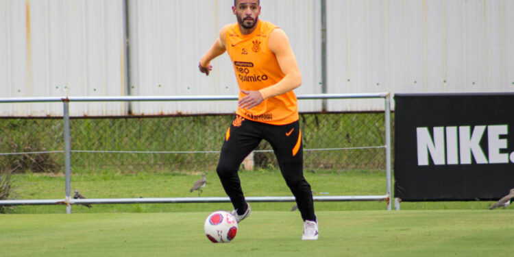 Renato Augusto sonha com Libertadores pelo Corinthians e prevê volta de Sylvinho