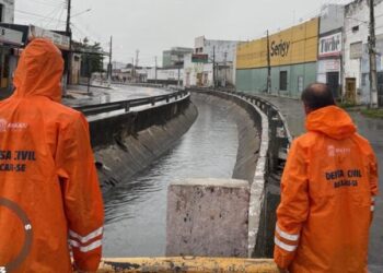 Equipes da PMA monitoram efeitos da chuva na capital