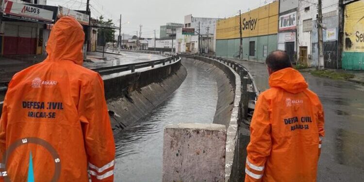 Equipes da PMA monitoram efeitos da chuva na capital