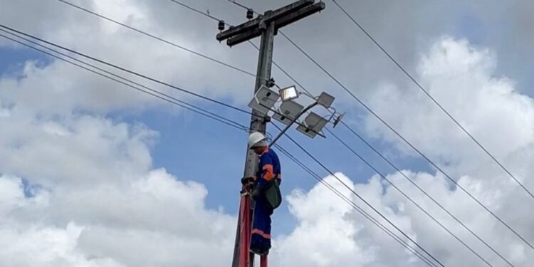 Prefeitura de Muribeca instala 52 luminárias de energia solar