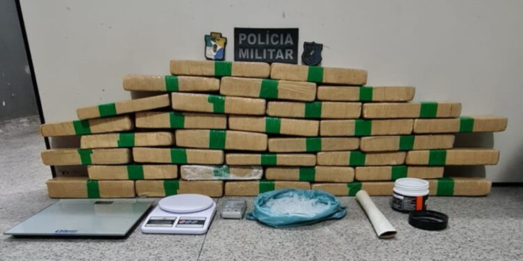 PM prende casal por suspeita de tráfico ilícito de drogas no bairro América