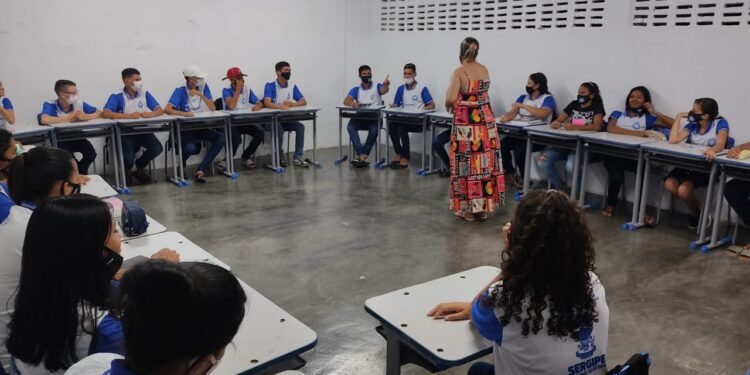 Ações de acolhimento movimentam primeira semana de volta às aulas nas escolas estaduais