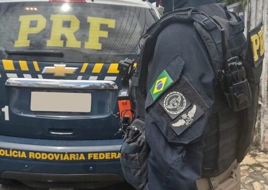 PRF apreende arma de fogo com motociclista em Estância