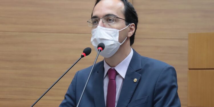 Georgeo: “Se as pessoas vão às festas, por que os servidores não podem acompanhar as votações na Alese?”